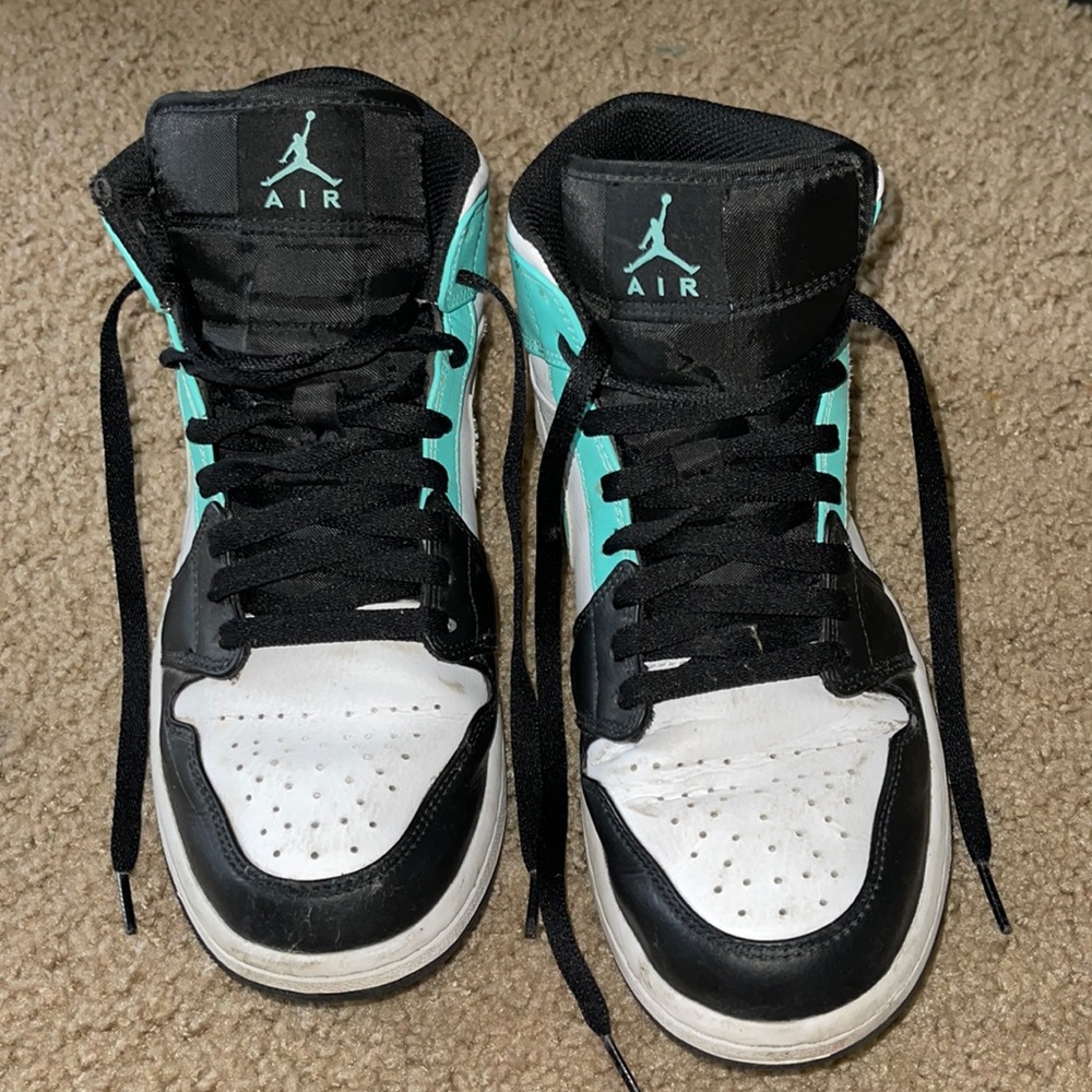 COPY - Jordan 1 Mid Tropical Twist Igloo